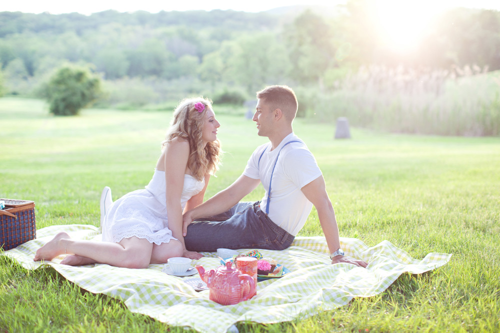 tea-and-cupcakes-engagement-session