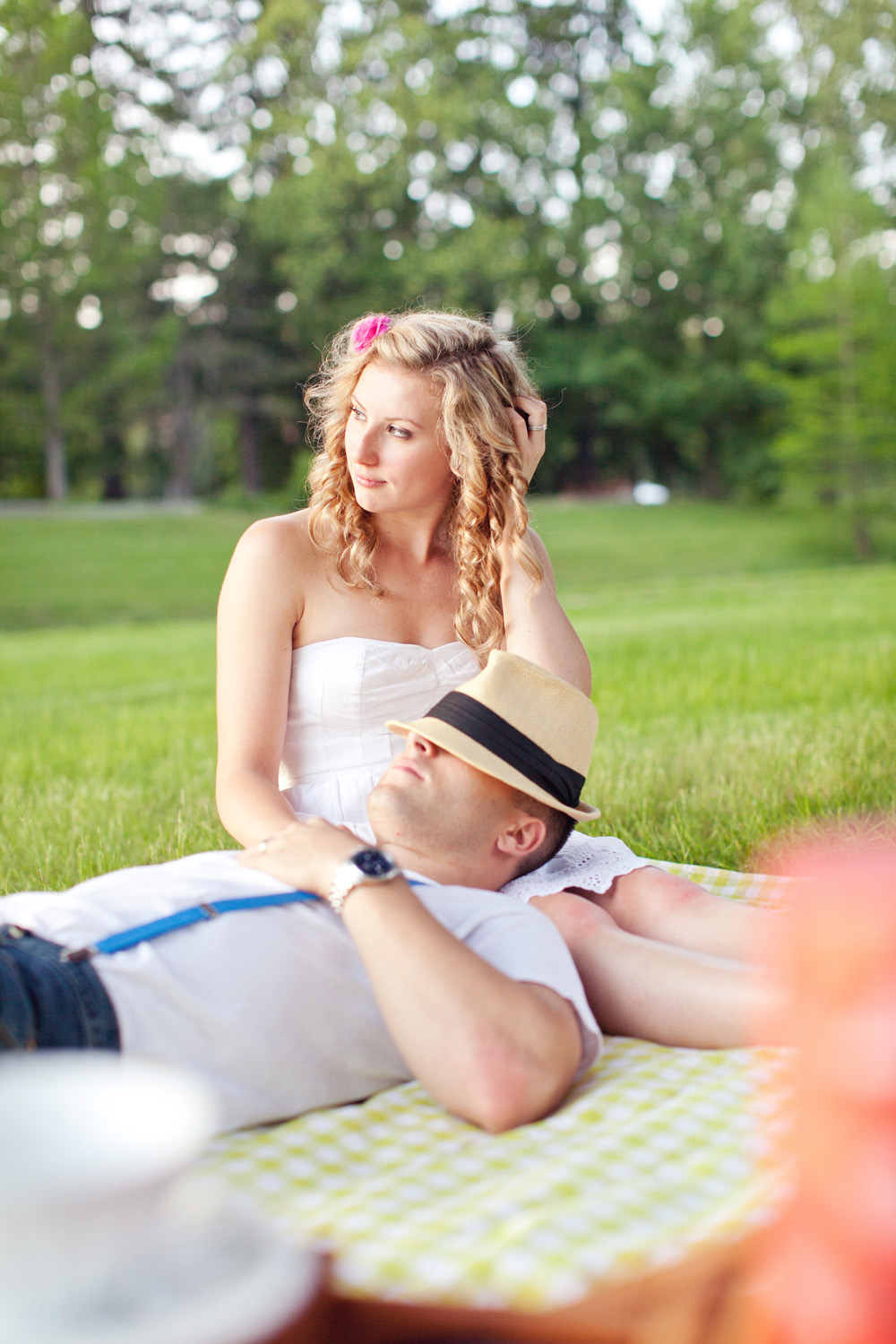 tea-and-cupcakes-engagement-session