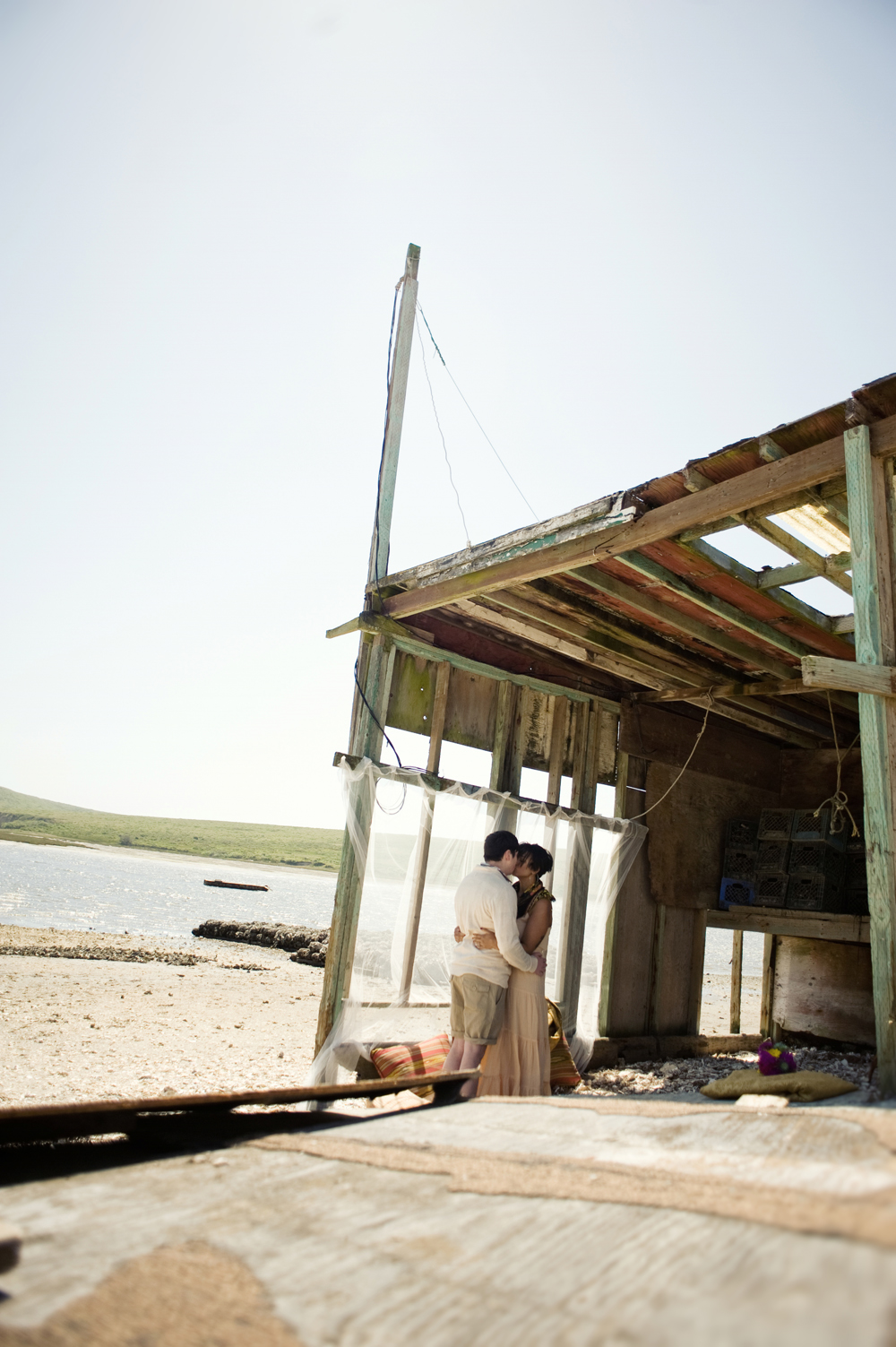 boho-engagement-shoot-by-delbarr