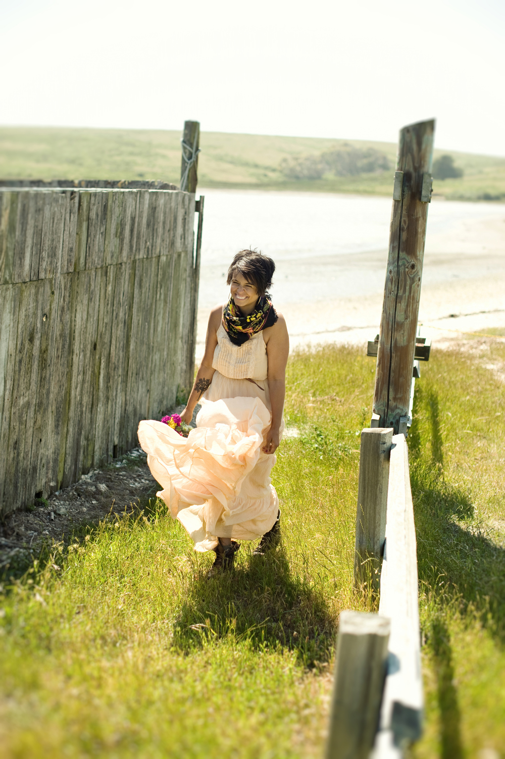 boho-engagement-shoot-by-delbarr