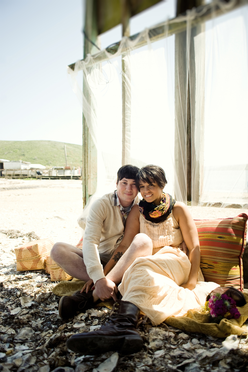boho-engagement-shoot-by-delbarr