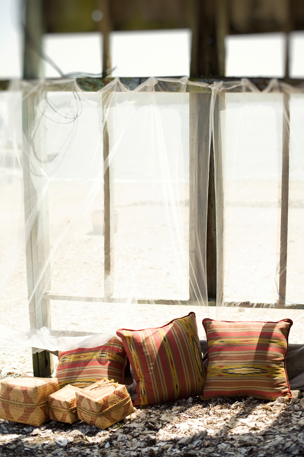 boho-engagement-shoot-by-delbarr
