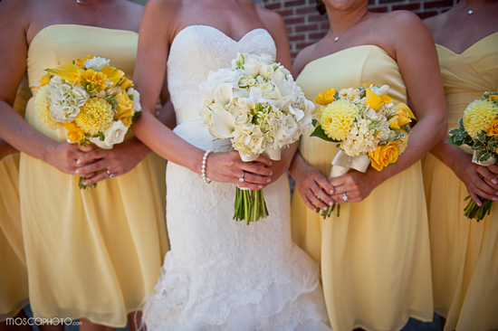 Bride and bridesmaids in yellow dresses with bouquets
