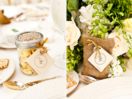 Wedding favors: jars of pasta and burlap pouches