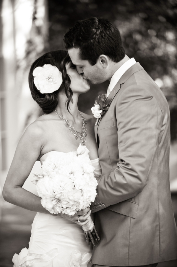 glamorous-wedding-with-vintage-key