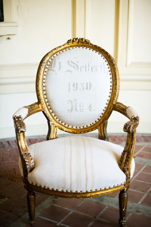 glamorous-wedding-with-vintage-key