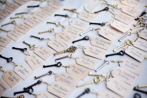 glamorous-wedding-with-vintage-key