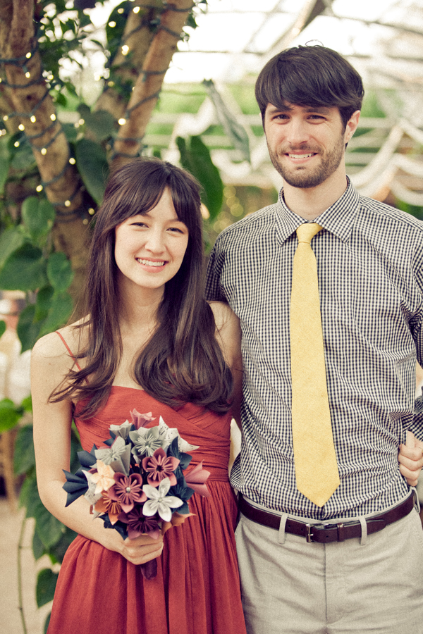 making-paper-flowers-for-your-wedding