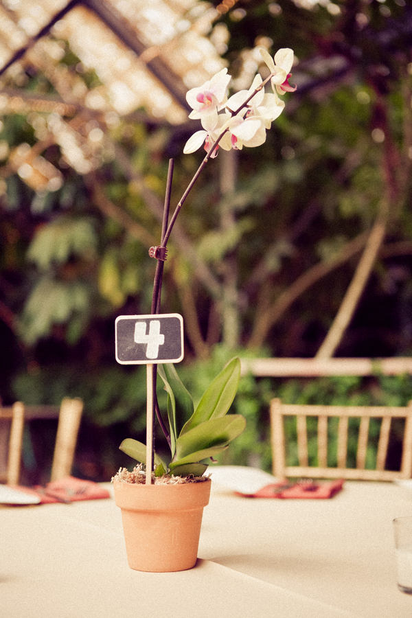 making-paper-flowers-for-your-wedding