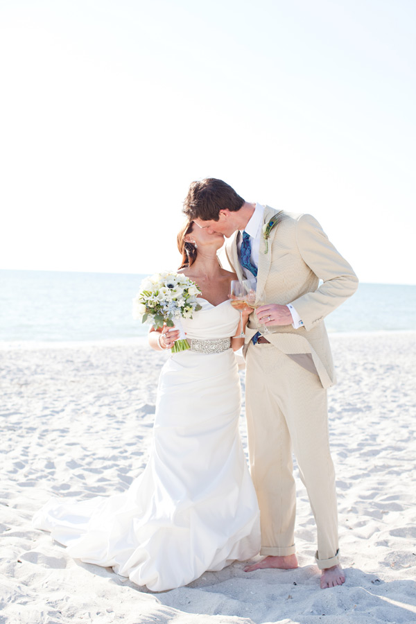 sophisticated-beach-wedding-by-kt
