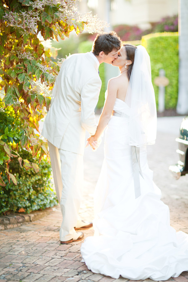 sophisticated-beach-wedding-by-kt