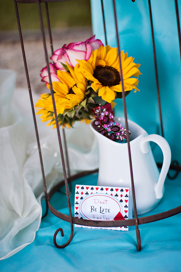 alice-in-wonderland-wedding-inspiration