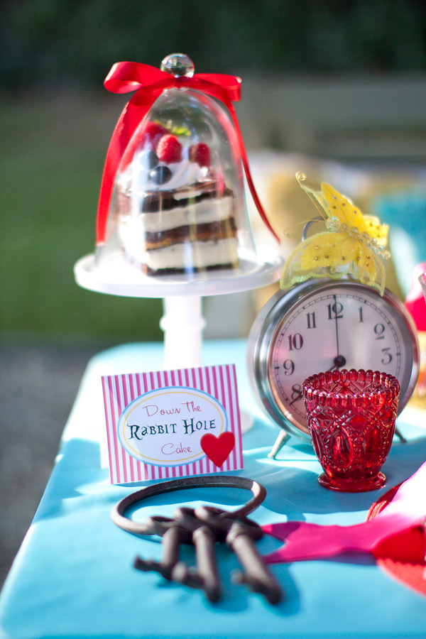 alice-in-wonderland-wedding-inspiration