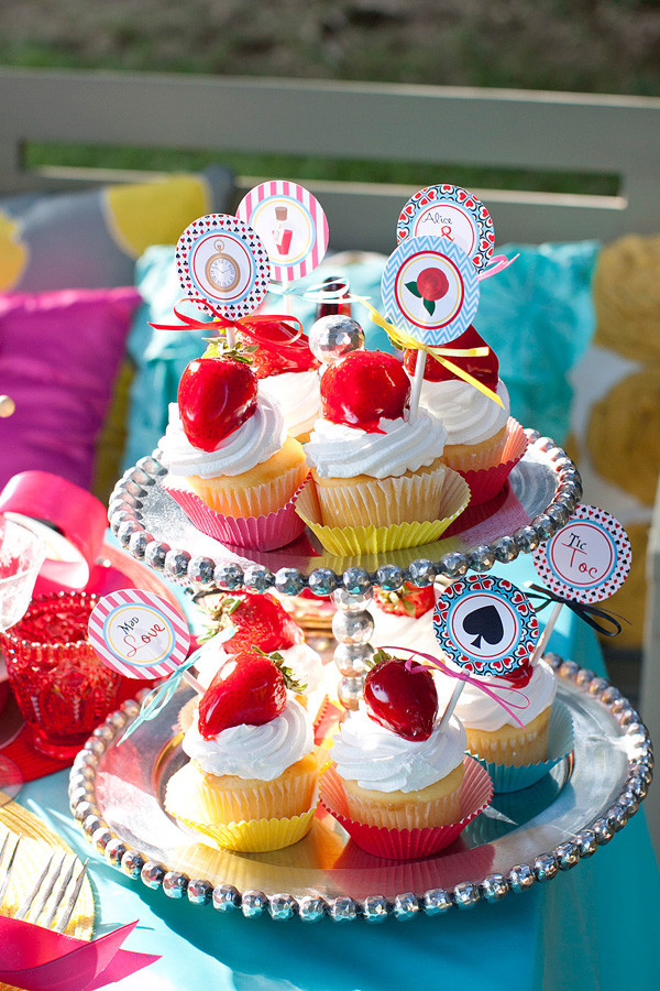 alice-in-wonderland-wedding-inspiration
