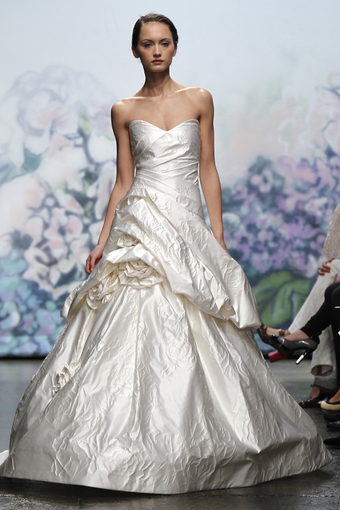 monique-lhuillier-fall-2012-bridal