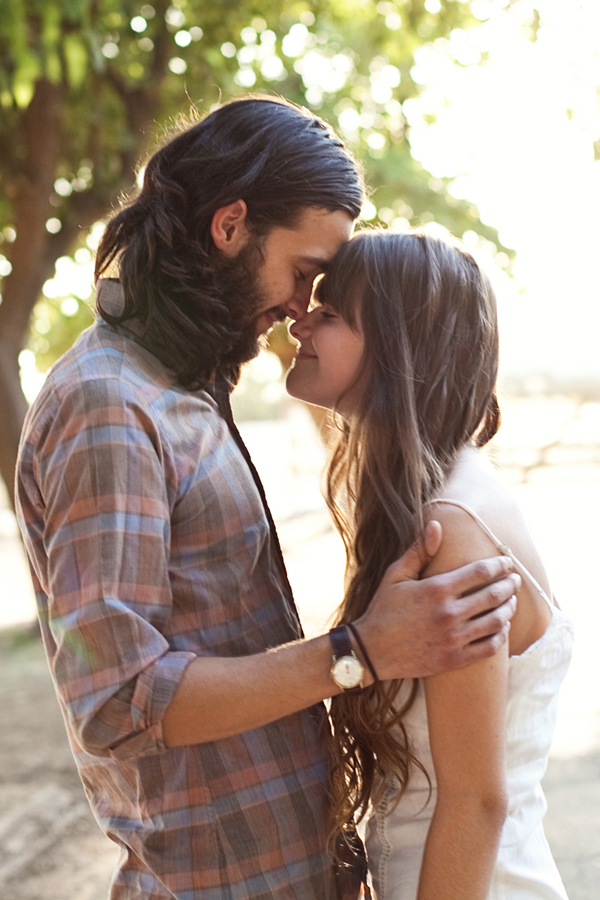 unique-engagement-photos-with-a-horse