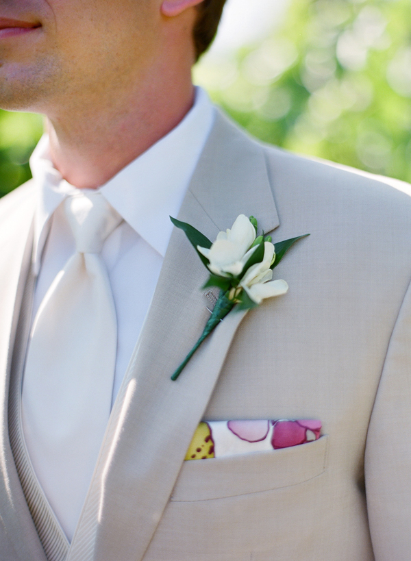 vineyard-purple-and-yellow-wedding