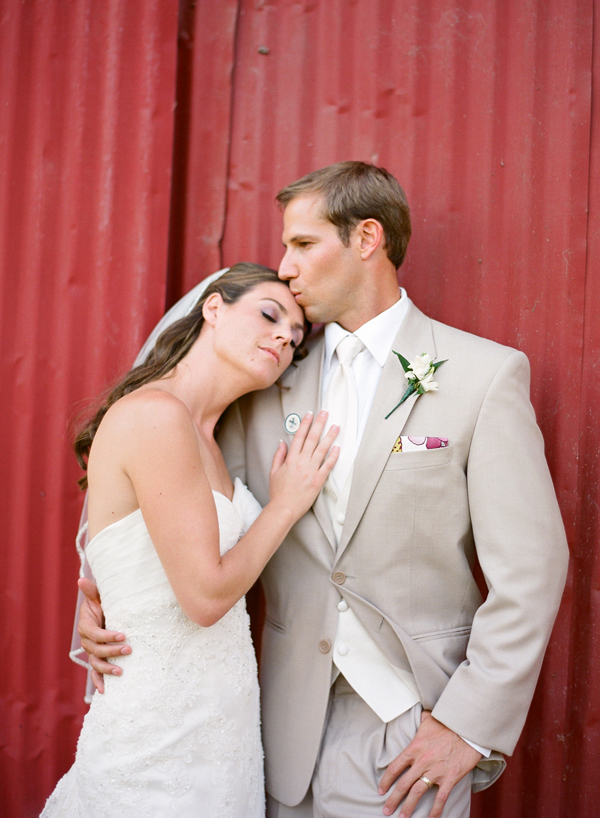 vineyard-purple-and-yellow-wedding