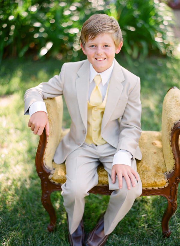vineyard-purple-and-yellow-wedding