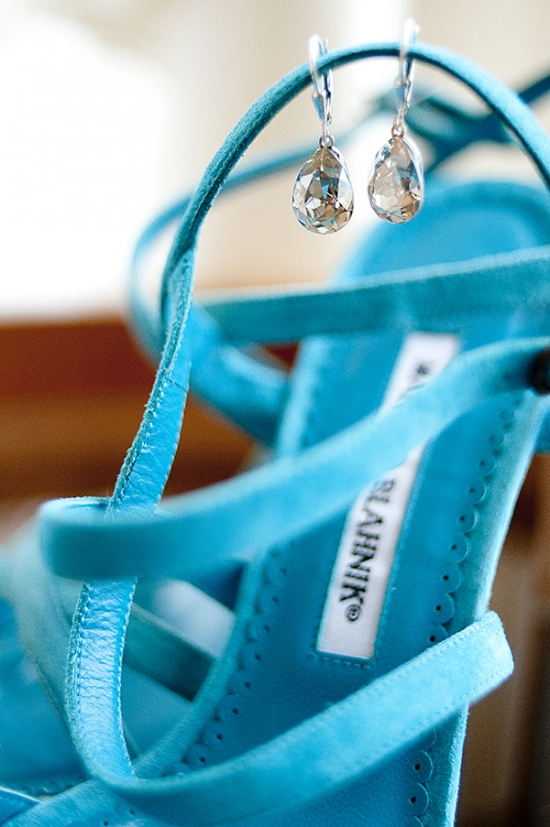 Elegant earrings and turquoise shoes for a stylish wedding look