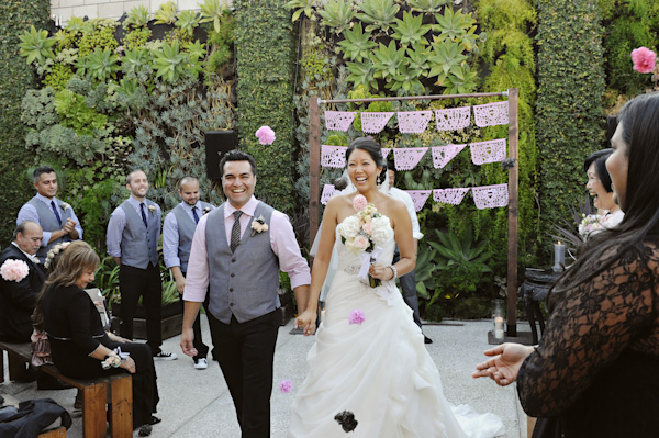 travel-theme-wedding-at-the-smog-shoppe