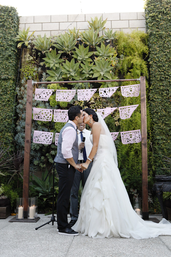 travel-theme-wedding-at-the-smog-shoppe
