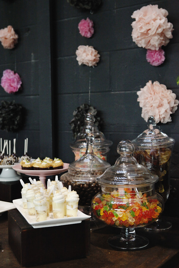 travel-theme-wedding-at-the-smog-shoppe