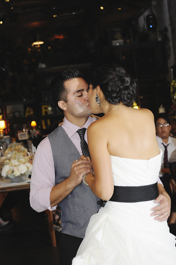 travel-theme-wedding-at-the-smog-shoppe