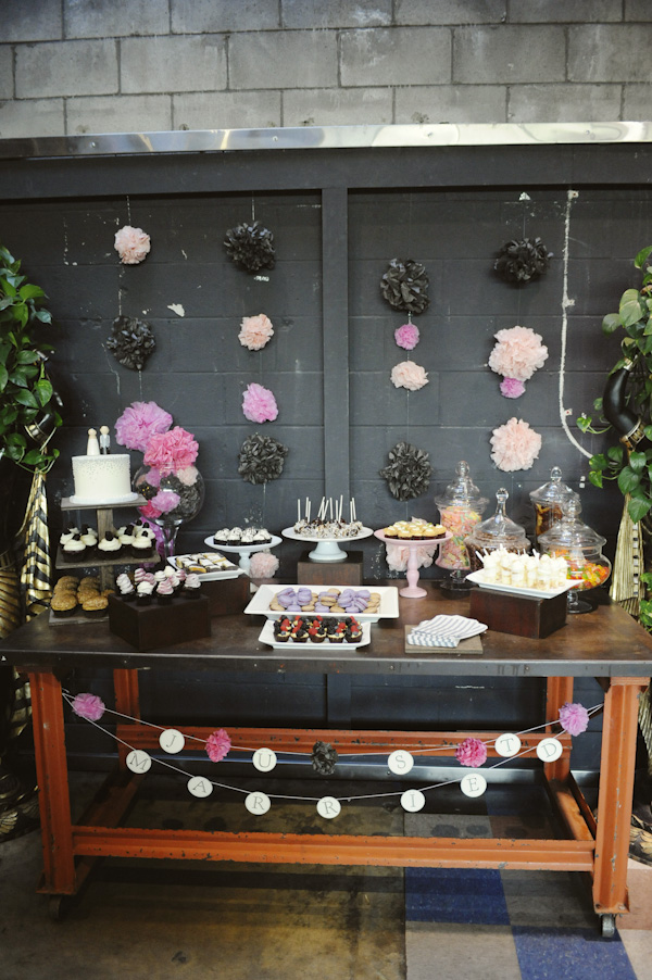 travel-theme-wedding-at-the-smog-shoppe