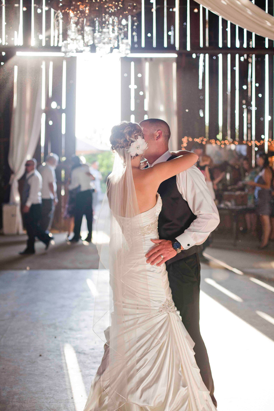 glamorous-barn-wedding