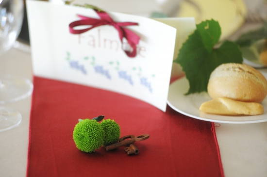 Elegant table setting with flowers and bread rolls