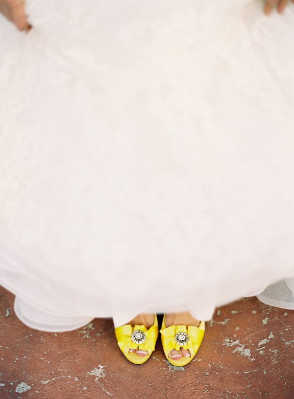 rustic-chic-yellow-wedding-ideas