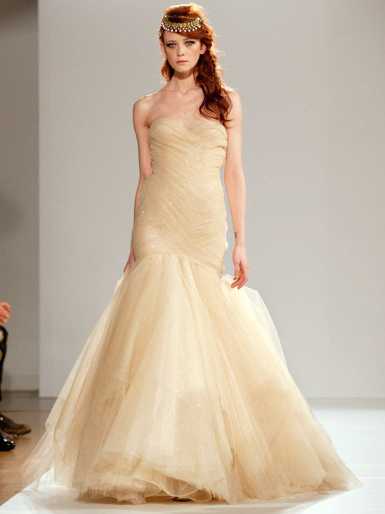 Bride in strapless tulle mermaid wedding dress