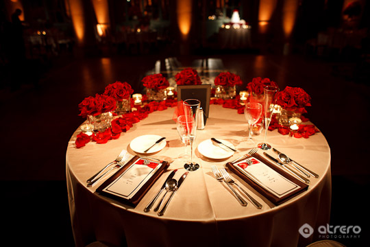 Elegant wedding table red roses  setting