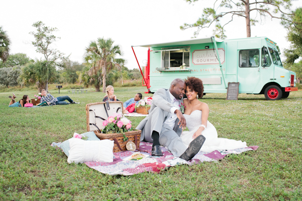 bohemian-food-truck-wedding