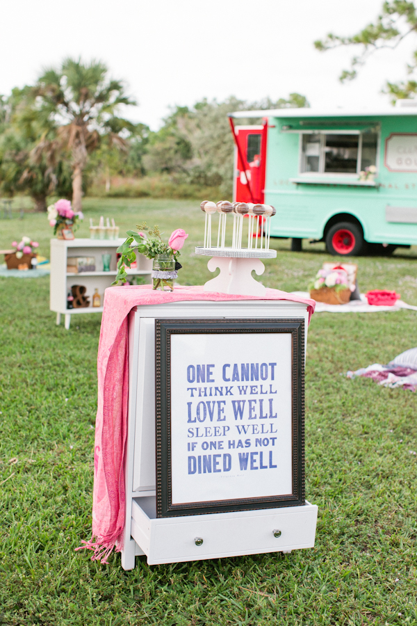 bohemian-food-truck-wedding