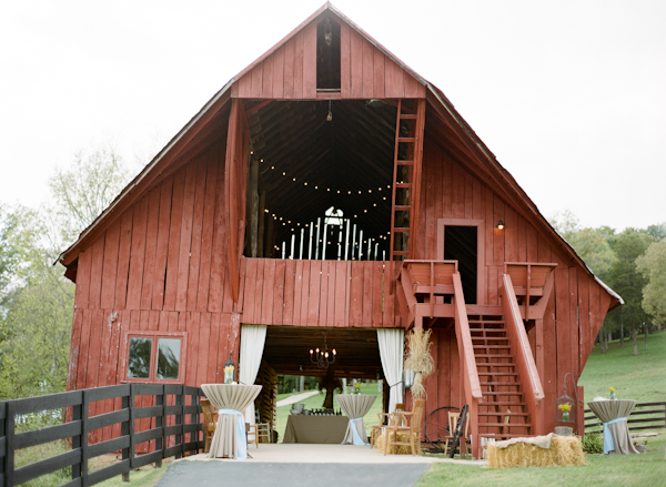 how-to-throw-a-barn-wedding