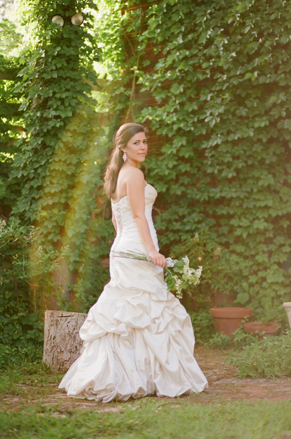 organic-garden-bridal-session