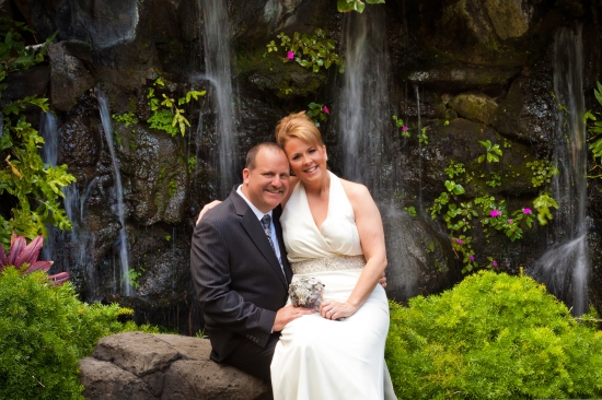 A sweet I Do and a Brooch Bouquet in Paradise!