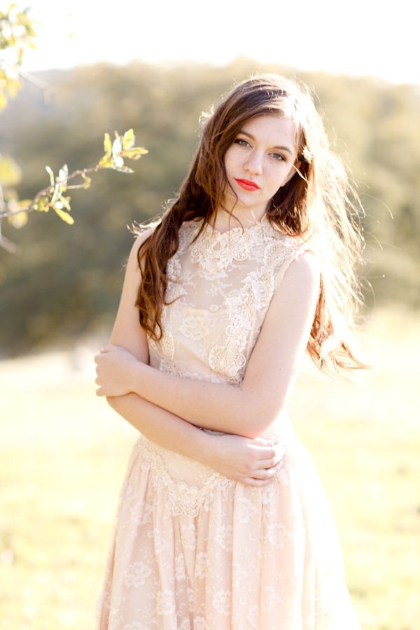 soft-vintage-engagement-session