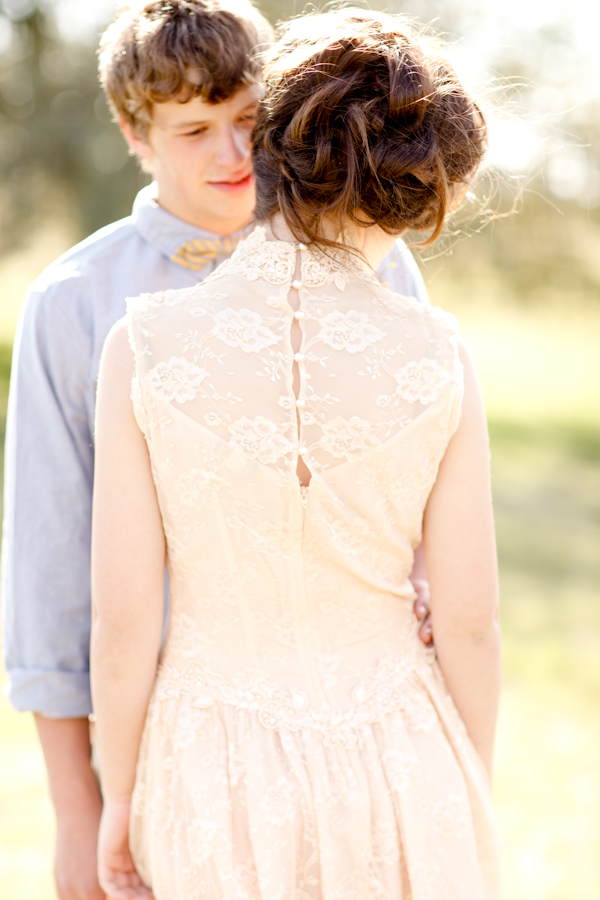 soft-vintage-engagement-session