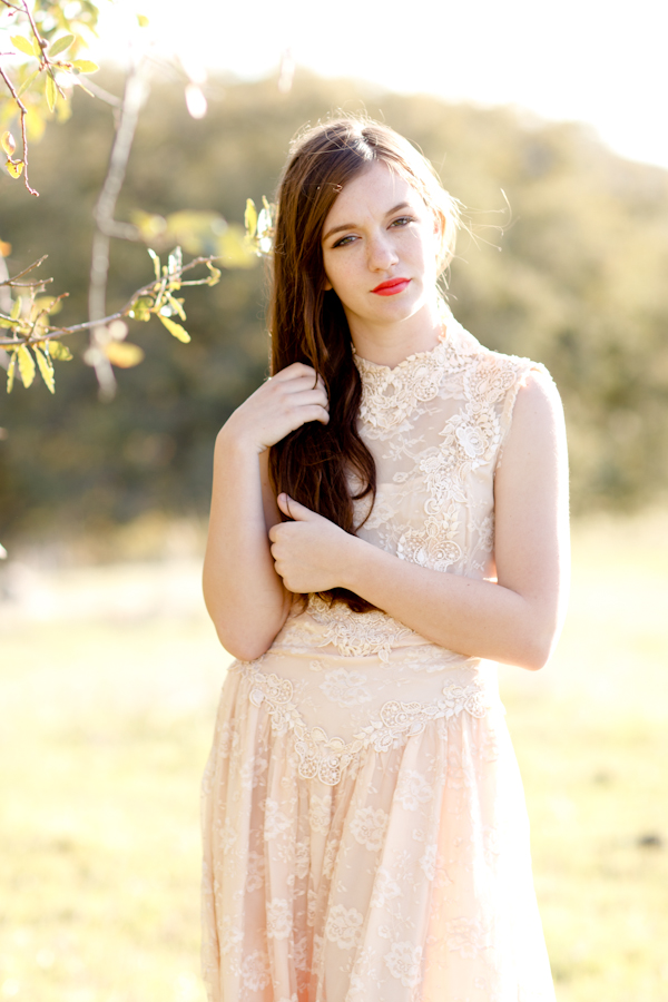 soft-vintage-engagement-session