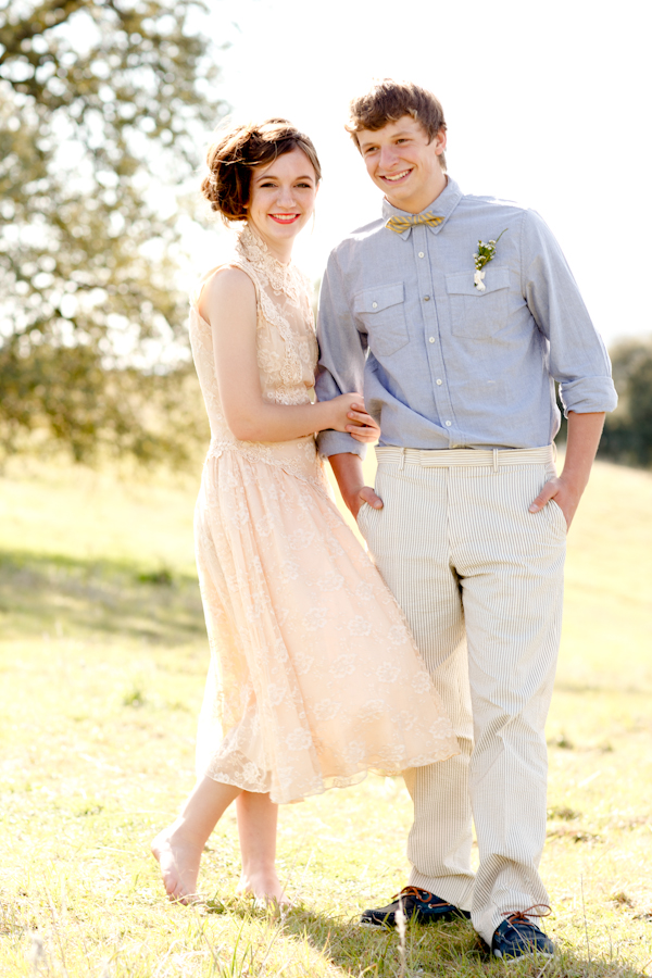 soft-vintage-engagement-session