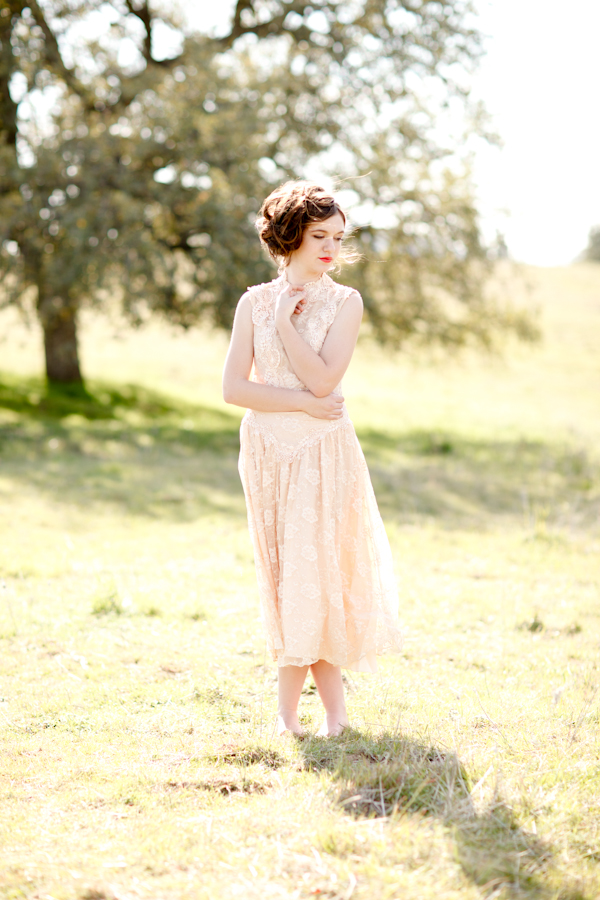 soft-vintage-engagement-session