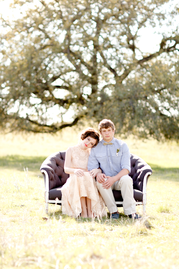 soft-vintage-engagement-session