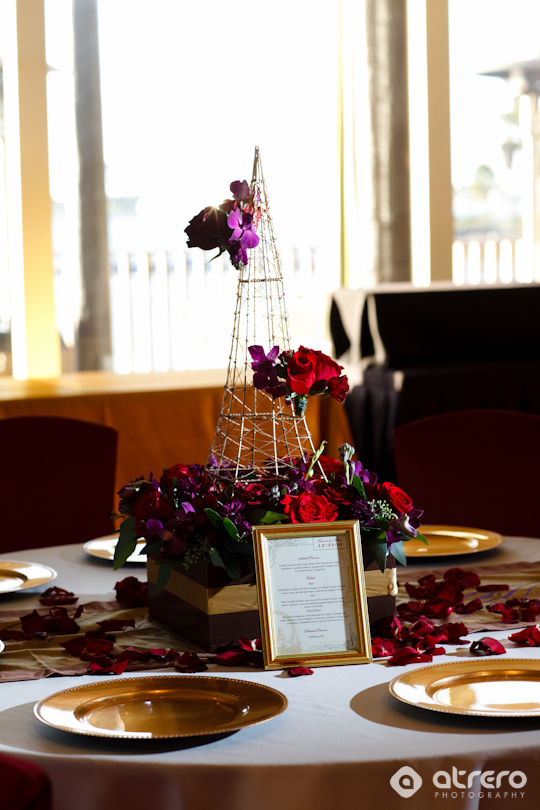 Elegant wedding table centerpiece with red roses and gold plates