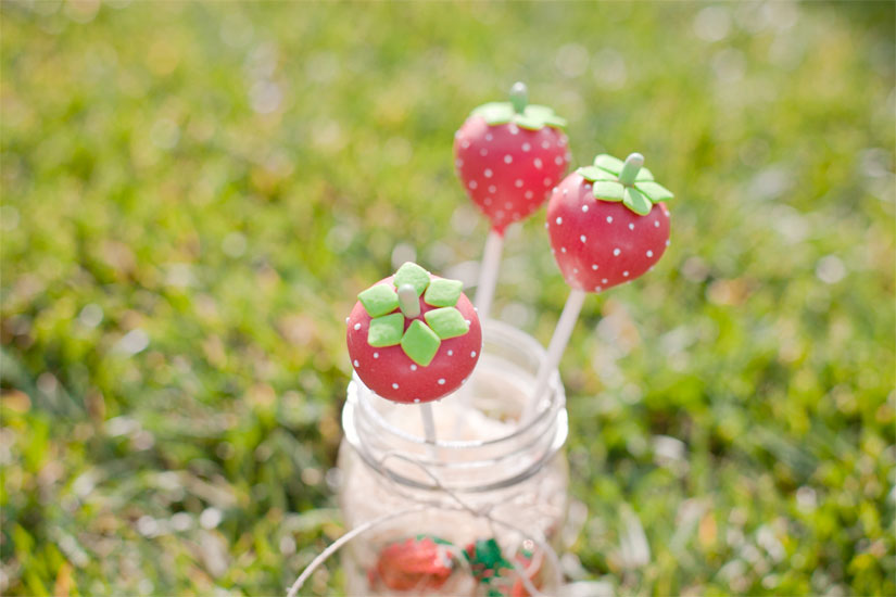strawberry-garden-bridal-shower-ideas