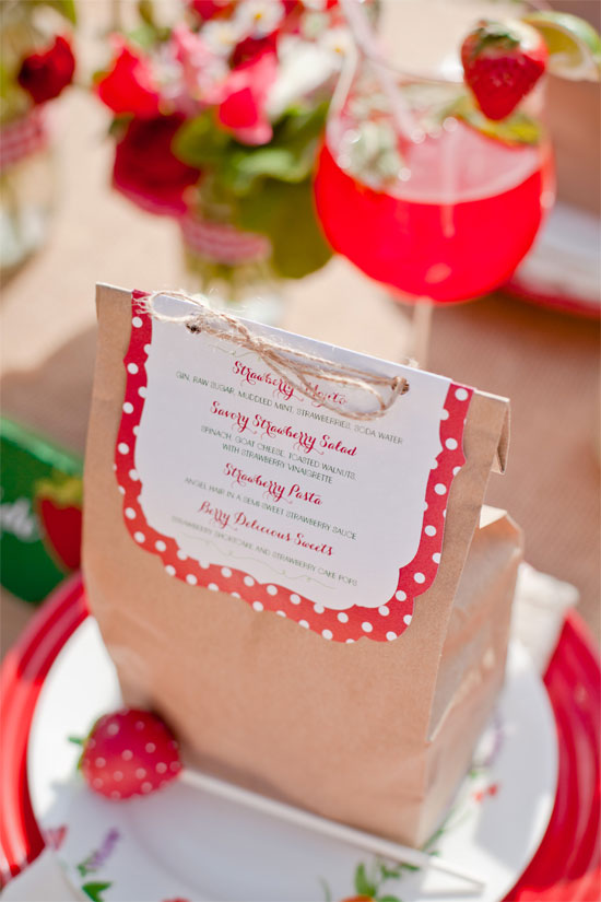 strawberry-garden-bridal-shower-ideas