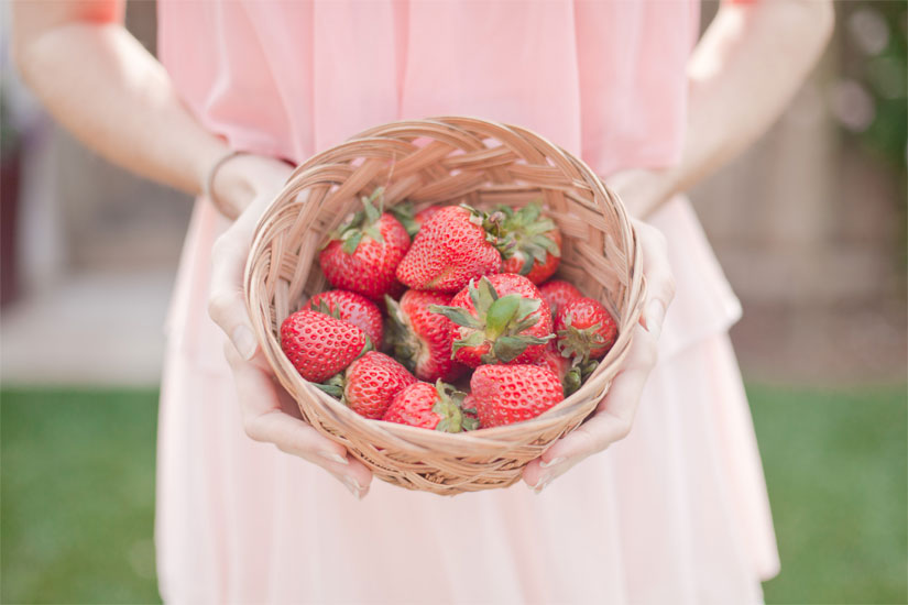 strawberry-garden-bridal-shower-ideas