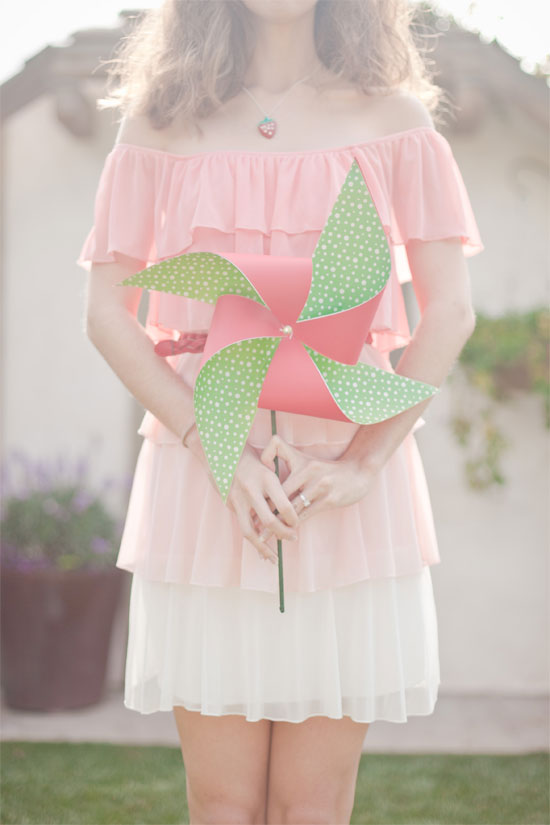 strawberry-garden-bridal-shower-ideas